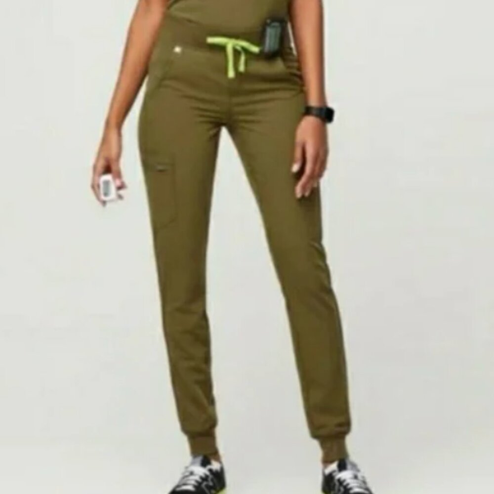 FIGS women's Martini Olive Zamora™ High Waisted 2.0 - Jogger Scrub Pants - M